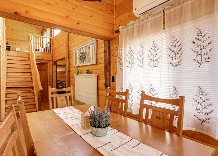 Private Hot Tub & Fire Pit: Near Hiking Pine