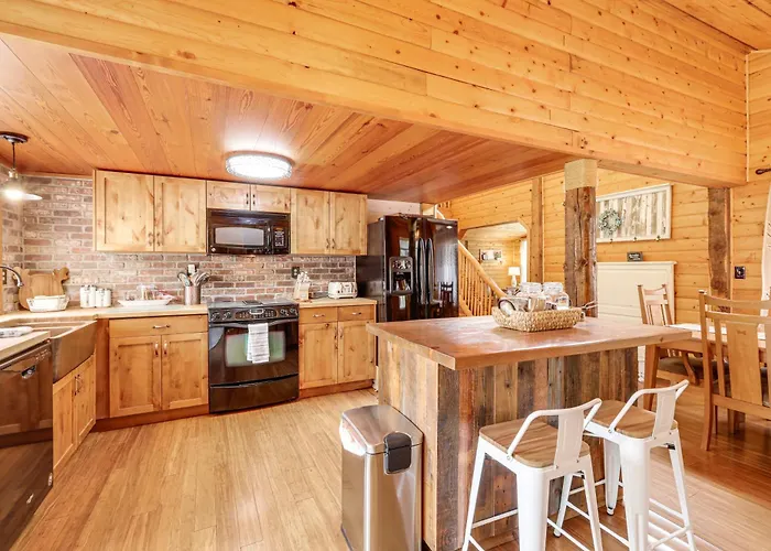 Private Hot Tub & Fire Pit: Near Hiking