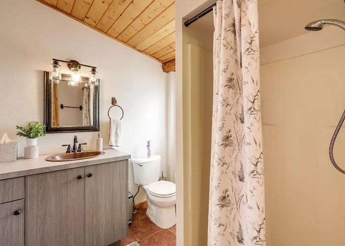 Holiday home Private Hot Tub & Fire Pit: Near Hiking Pine