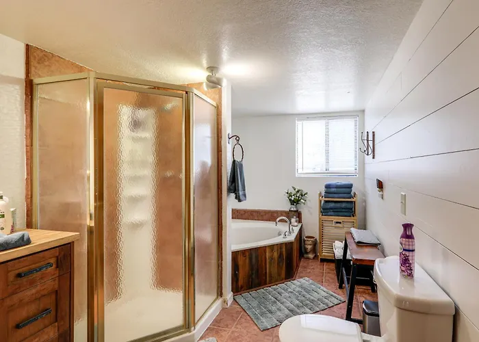 Private Hot Tub & Fire Pit: Near Hiking * Pine
