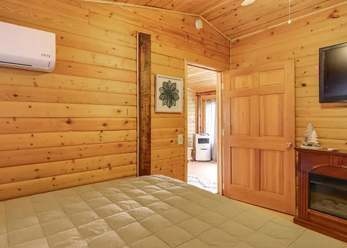 Holiday home Private Hot Tub & Fire Pit: Near Hiking Pine