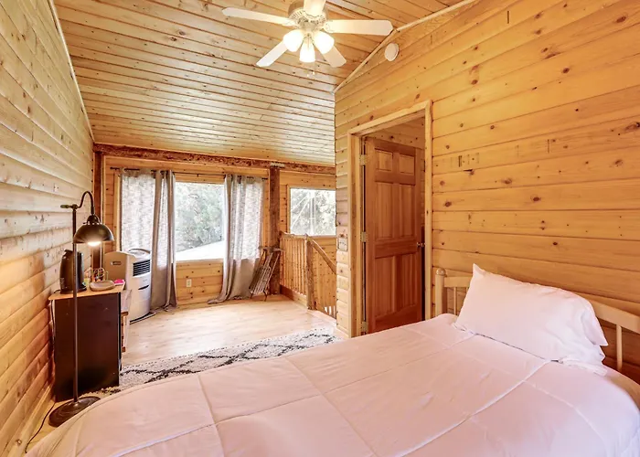 Private Hot Tub & Fire Pit: Near Hiking Holiday home Pine