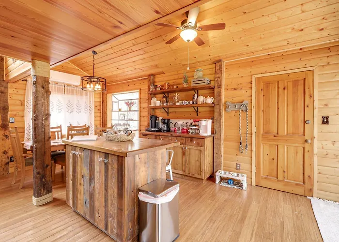 Private Hot Tub & Fire Pit: Near Hiking Pine