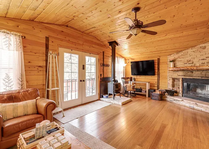 Private Hot Tub & Fire Pit: Near Hiking