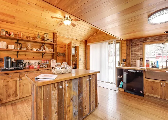 Private Hot Tub & Fire Pit: Near Hiking Holiday home
