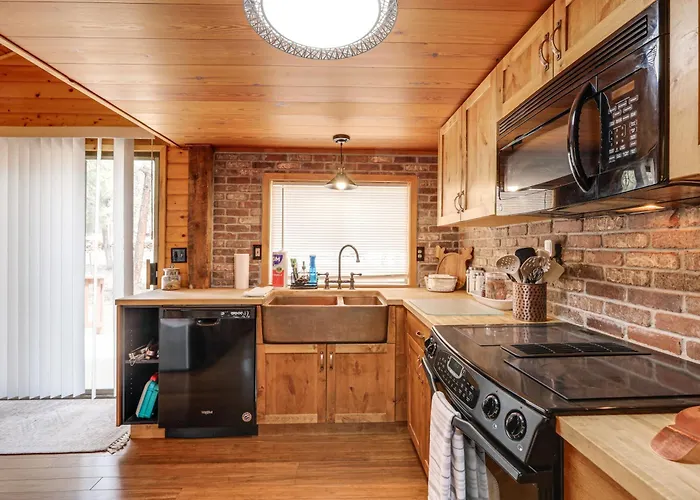 Private Hot Tub & Fire Pit: Near Hiking Holiday home *