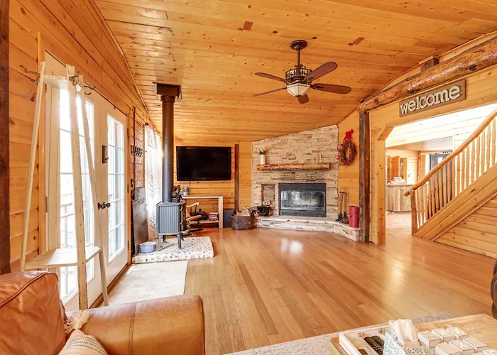 Private Hot Tub & Fire Pit: Near Hiking Pine